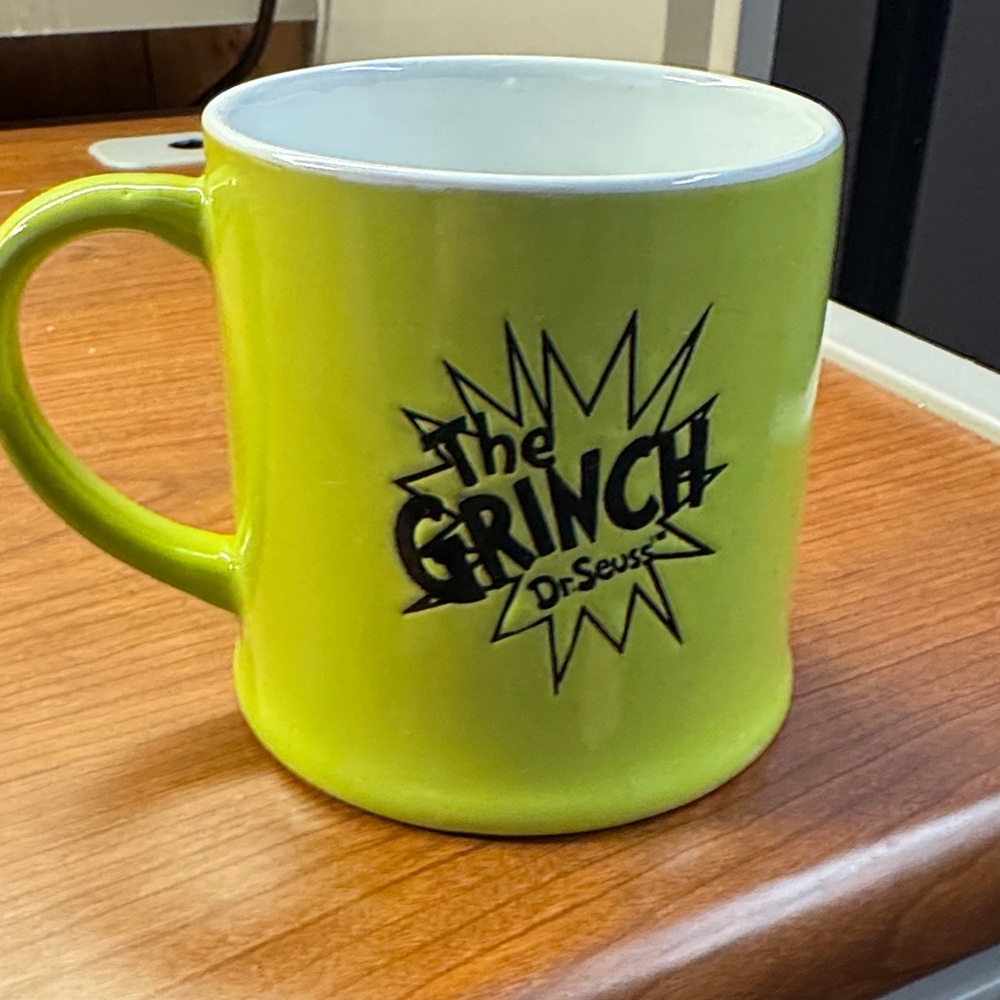 Green Ceramic Mug with Artistic Design - Picture 3 of 5